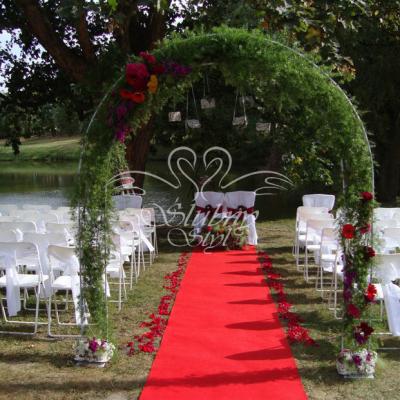 Plener z czerwonym dywanem w Pałacu Zakrzewo