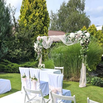 Ślub plenerowy - romantyczna brzozowa bramka ślubna