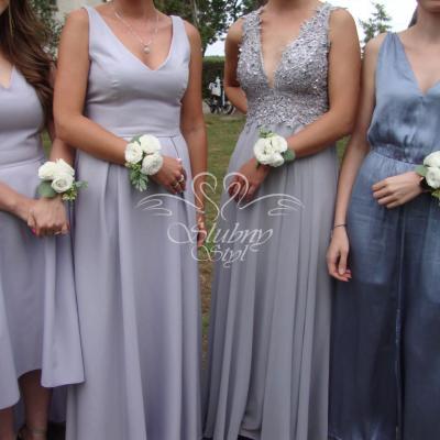 Ślub w plenerze druhny z korsarzami