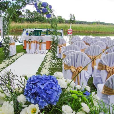 Ślub w plenerze nad wodą