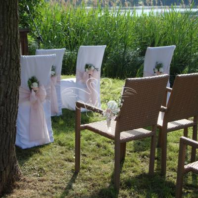 Ślub na świeżym powietrzu nad wodą Olandia
