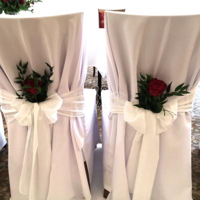 Dekoracja krzeseł Młodej Pary na ślub cywilny - Hotel Amaryllis