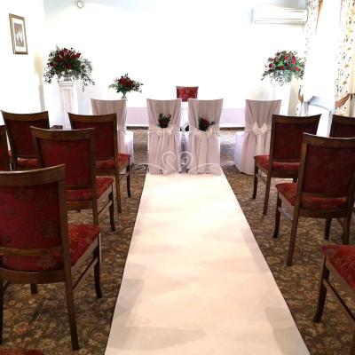 Ślub cywilny poza USC w odcieniach bordo w Hotelu Amaryllis