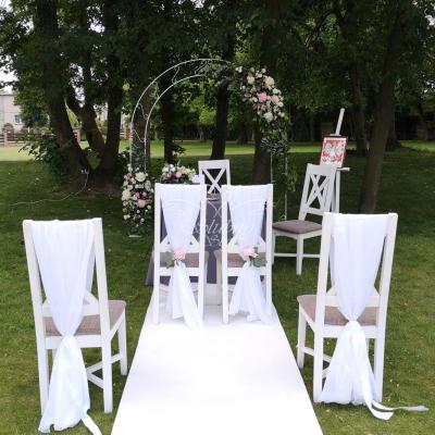 Dekoracja kwiatowa na ślub cywilny w plenerze - Bagatelka