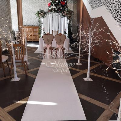  Alejka światełek w zimowym ślubie