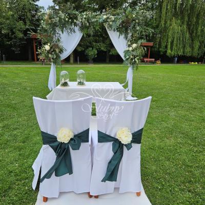 Ślub cywilny w pięknym otoczeniu zieleni