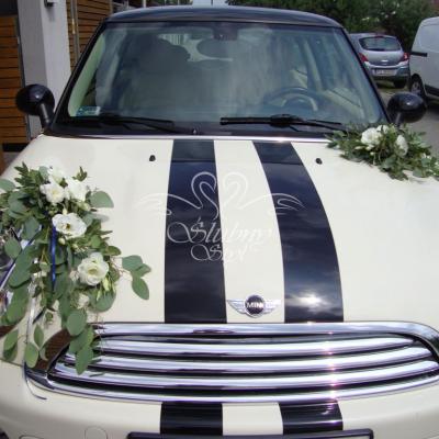 Dekoracje auta na ślub w stylu rustykalnym 