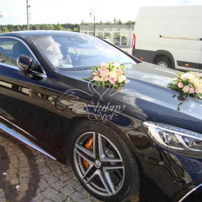 Piękna dekoracja auta na wesele