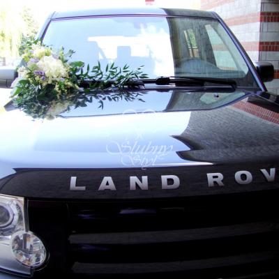 Delikatna dekoracja auta Młodej Pary