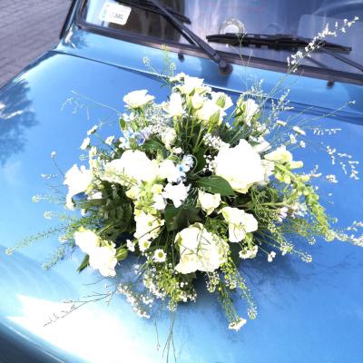 Fiatem 126 p do ślubu - dekoracja samochodu