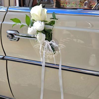 Dekoracja klamki w samochodzie do ślubu