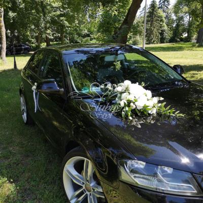 Dekoracja auta na ślub