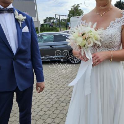 Bukiet ślubny z dodatkiem lagurusa