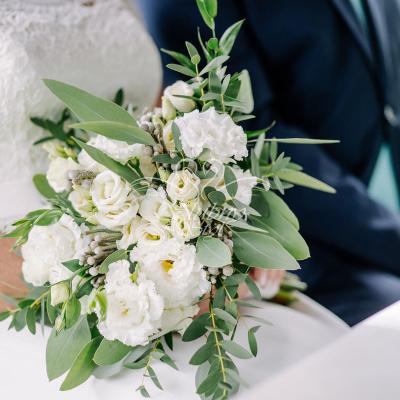 Bukiet ślubny z białej eustomy