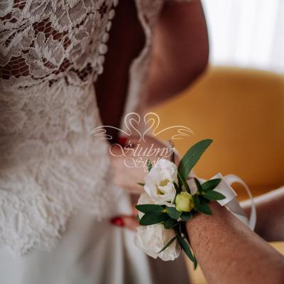 Korsarz na rękę świadkowej