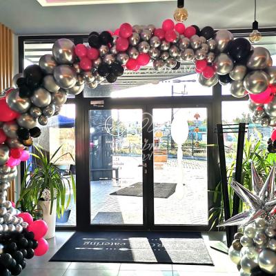 Girlanda balonowa, łańcuchy, gwiazdy