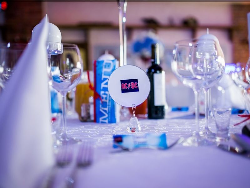 Podstawka/stojaczek kryształowy na numerek stołu