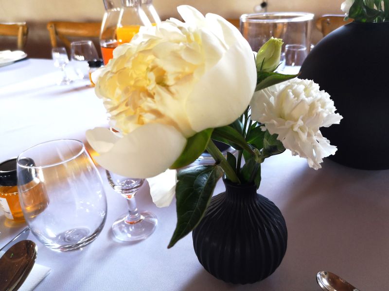 CZARNY WAZONIK CERAMICZNY