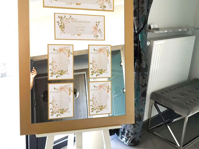 LUSTRO W PROSTEJ ZŁOTEJ RAMIE